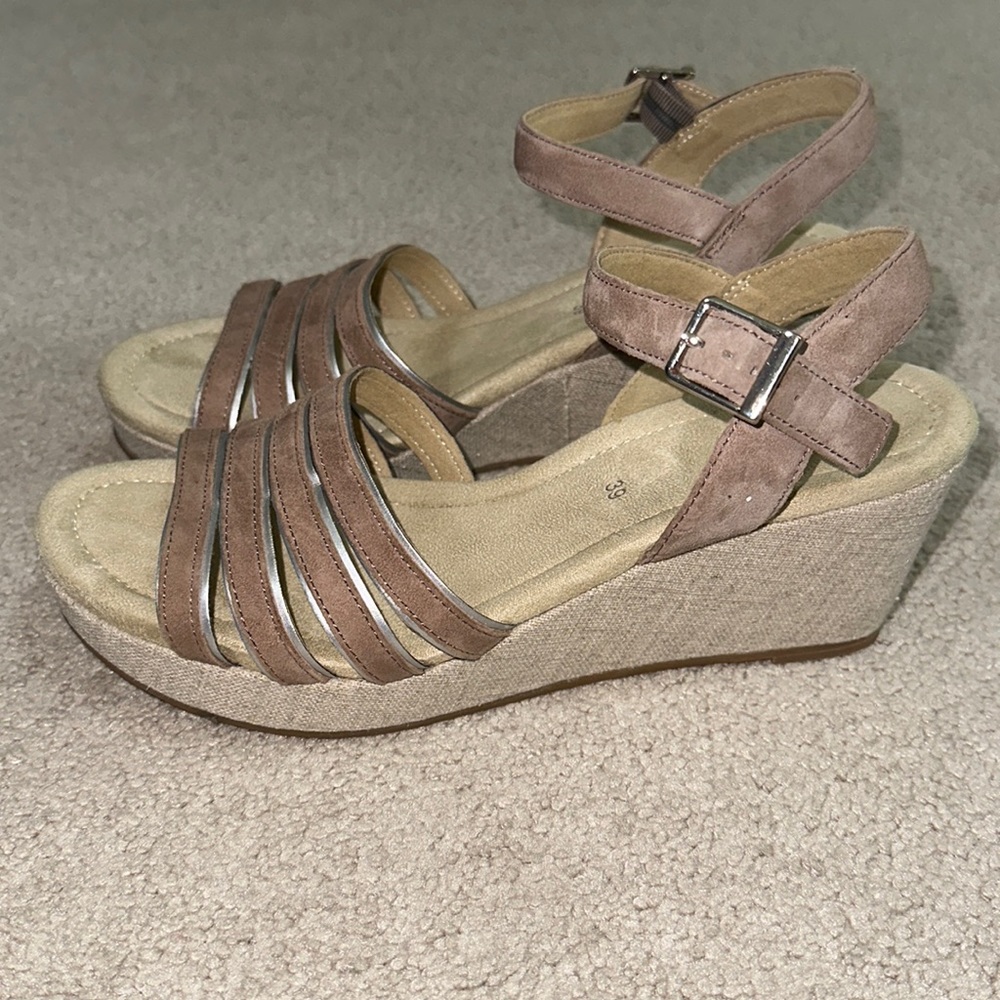 ARA WEDGE HEELS - TAUPE SIZE 8.5-9 (EU39)